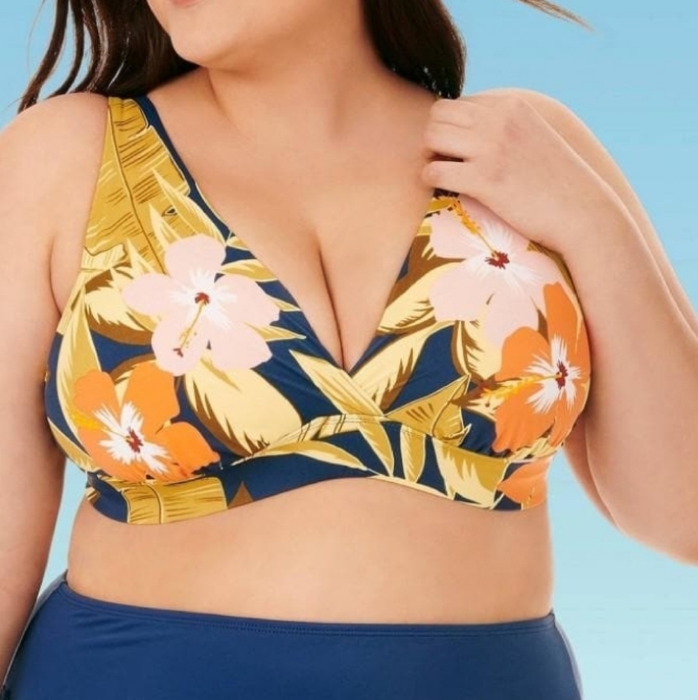 Beach Betty Cross Front Plus Floral Swim Top NWT